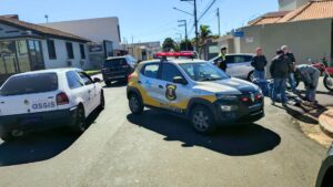 Motociclista fica ferido após colisão lateral com carro em cruzamento de Assis