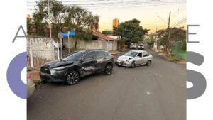 Acidente de Trânsito em cruzamento deixa motorista ferida na Vila Adileta, em Assis