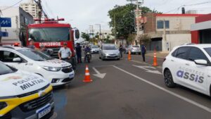 Ação do Maio Amarelo reúne quase 900 motoristas em Assis. Simulador de direção, orientações jurídicas e panfletos marcaram o evento.