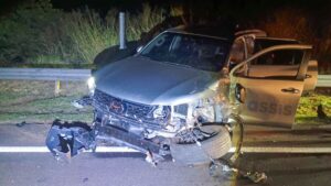 Duas Hilux colidem na SP-294, em Tupã, após manobra irregular. Acidente bloqueou faixas e mobilizou equipes da PM Rodoviária.