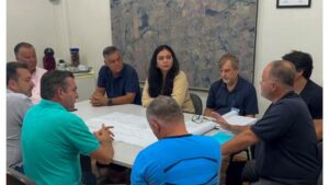 Obra viária perto da Escola Xereta avança em Assis com apoio da Artesp, deputado Madalena e Prefeitura. Projeto visa segurança e mobilidade urbana.