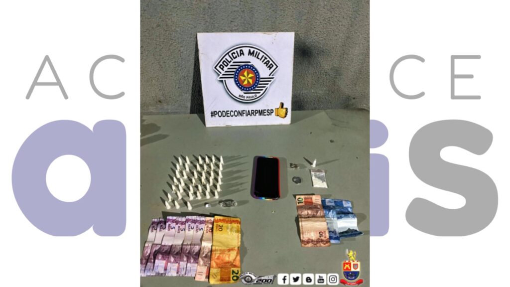 Duas adolescentes foram apreendidas por ato infracional análogo ao tráfico em Cândido Mota. Polícia localizou porções de drogas e dinheiro na abordagem.