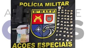 BAEP apreende cinco quilos de maconha com apoio de cão farejador em Presidente Prudente. Suspeito foi preso e levado à delegacia.