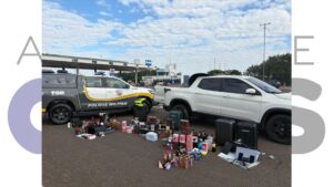 Polícia Rodoviária apreende mercadorias de R$ 76 mil sem nota fiscal na SP-225, em Santa Cruz do Rio Pardo. Caso foi encaminhado à Receita Federal.