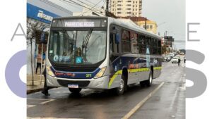 Assis recebe novos ônibus com ar-condicionado, Wi-Fi e acessibilidade. Frota moderna reduz poluição e amplia rotas do transporte público.