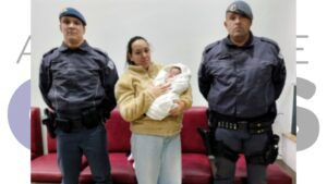 Bebê de 10 dias é salva por policiais militares em Assis após se engasgar com leite materno. Ação rápida e heroica emocionou a família e a comunidade.