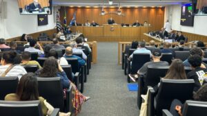 Câmara de Assis vota R$ 3,6 milhões para lixo e assistência social