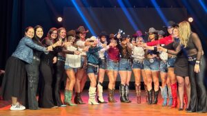 Concurso da Rainha da FICAR 2025 tem casa cheia e celebra história e emoção no Teatro Municipal