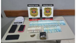 Operação da Polícia Civil contra o tráfico prende homem com maconha e R$ 5 mil em Assis