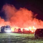 Incêndio de grandes proporções atinge ecoponto do Nova Assis; suspeita é de ato criminoso