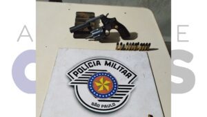 Homem é preso em Tarumã após disparar arma de fogo e apontar revólver para o rosto da esposa