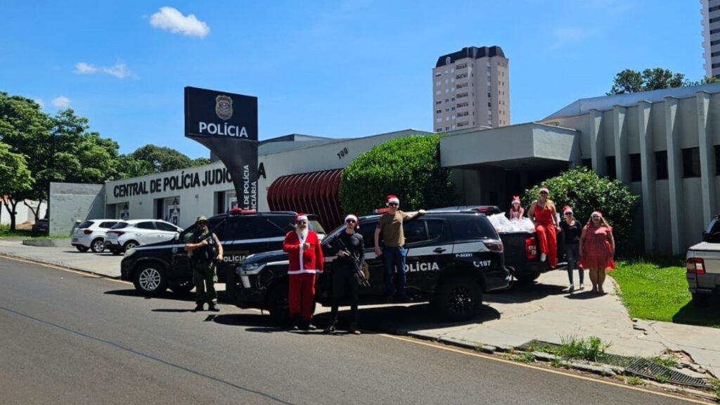 Polícia Civil de Assis distribui brinquedos e doces em carreata do ‘Natal Solidário’