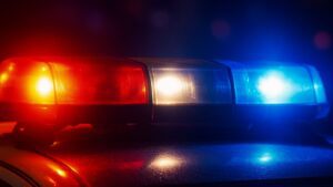 Motorista bate carro, ataca policiais e tenta fugir abrindo algema com palito de fósforo na delegacia