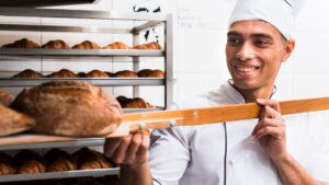 Mão na massa e dinheiro no bolso: Fundo Social oferece curso gratuito de Panificação Básica com foco no empreendedorismo em Assis