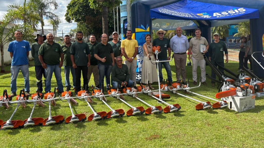 Prefeitura entrega maquinário e adota novo modelo para limpar várias regiões de Assis ao mesmo tempo