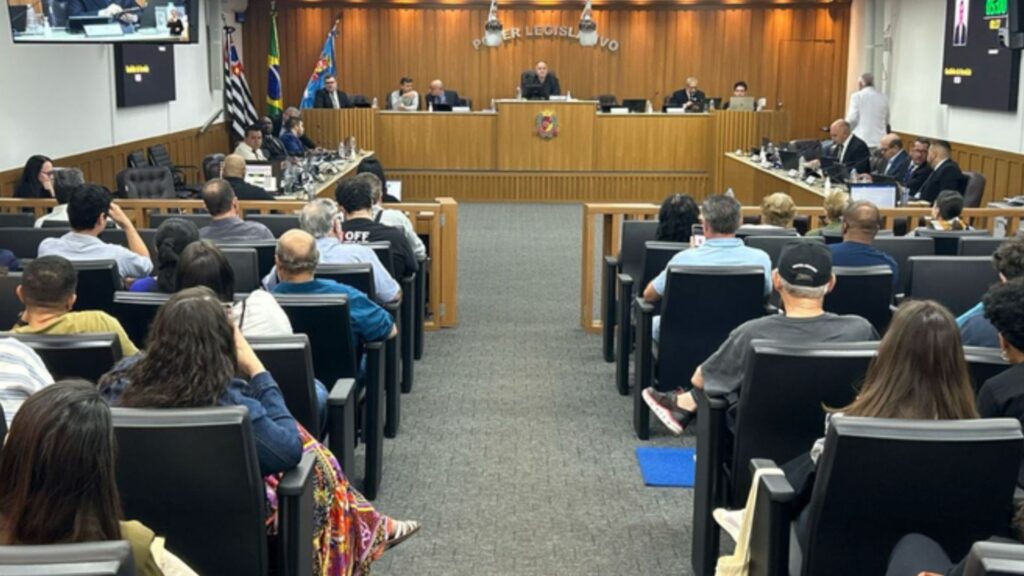 Saúde, cultura e fé: Câmara de Assis vota criação do Banco de Óculos e novas datas para o calendário oficial nesta segunda-feira (2)