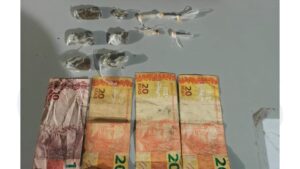 Homem é preso em flagrante por tráfico de drogas perto da linha férrea em Cândido Mota