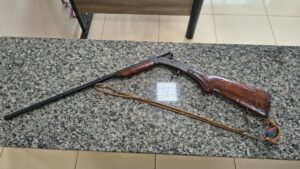 Ciúme e fúria: Homem invade sítio armado com facas e vítima foge para canavial em Maracaí