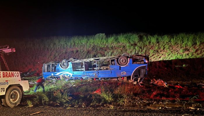 #16-02-acidente-onibus-marilia-br153-bombeiros-vitimas-fatais