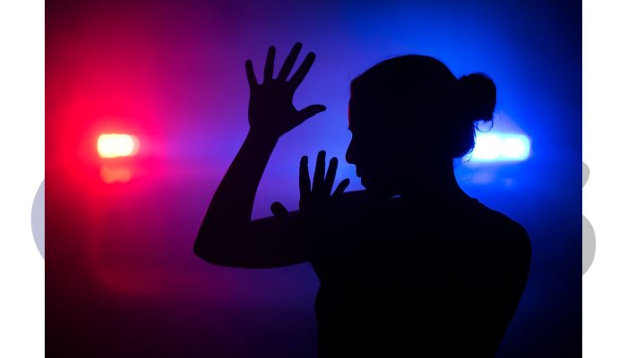 18-08-pai-agride-filha-ameaca-enxada-assis-2025