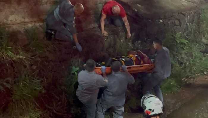 #19-04-motociclista-cai-corrego-do-jacu-resgate-bombeiros-assis (2)