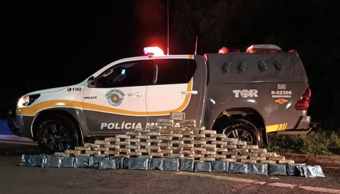 #28-03-apreensao-milionaria-cocaina-fundo-falso-carreta-palmital