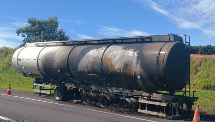 caminhao-pega-fogo-em-movimento-na-sp-294-motorista-salva-vida