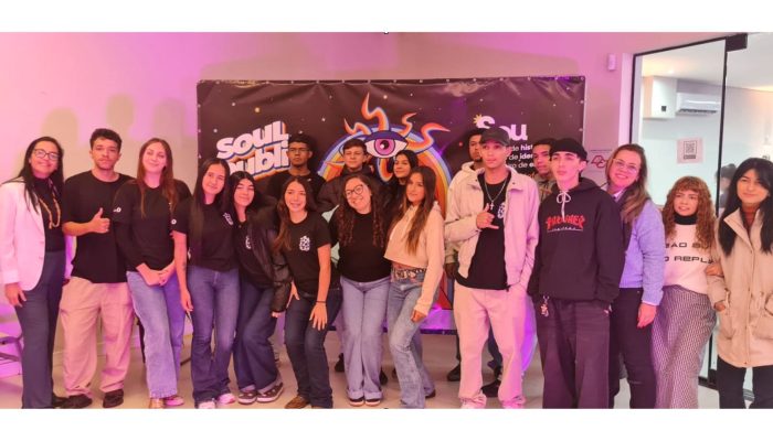 Alunos da Escola Carlos Alberto participam de semanas acadêmicas na FEMA com foco em mercado, sustentabilidade e identidade cultural. Veja depoimentos.