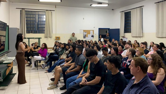 capa-laura-ruiz-palestra-etec-marketing-digital-assis-2025